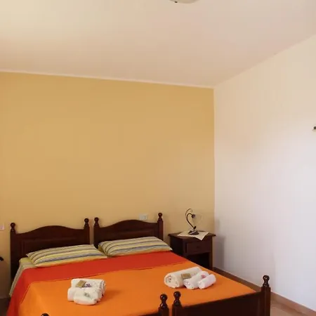 בית חווה Agriturismo L' Agrumeto ג'יראסולה